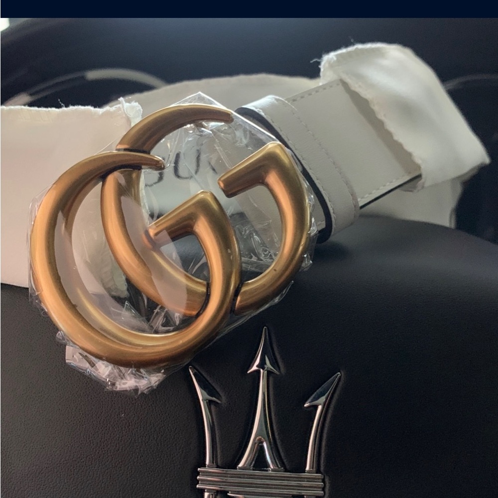 White Gucci Belt Gold Buckle brand new comes with Box and Bag. Men woman unisex